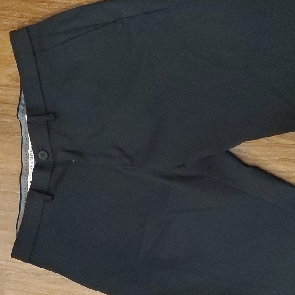 Haggar Straight Fit Men's Premium No Iron Navy Blue Khaki Pants - Size 34W X 30L - Picture 2 of 9